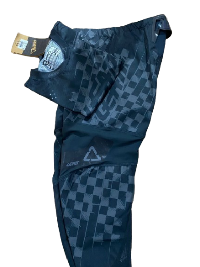 UNIFORME LEATT